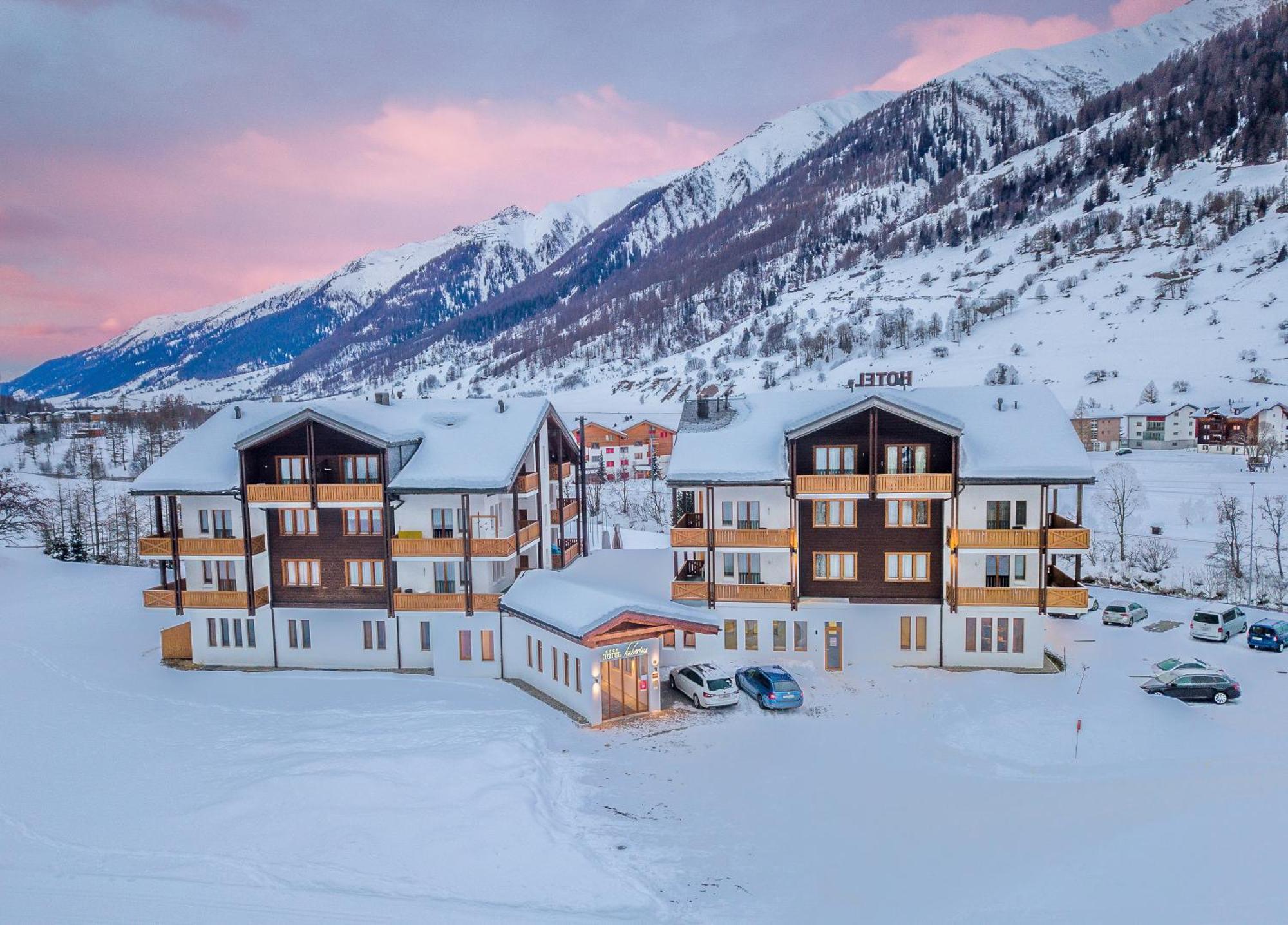 Hotel Hubertus Obergesteln Buitenkant foto