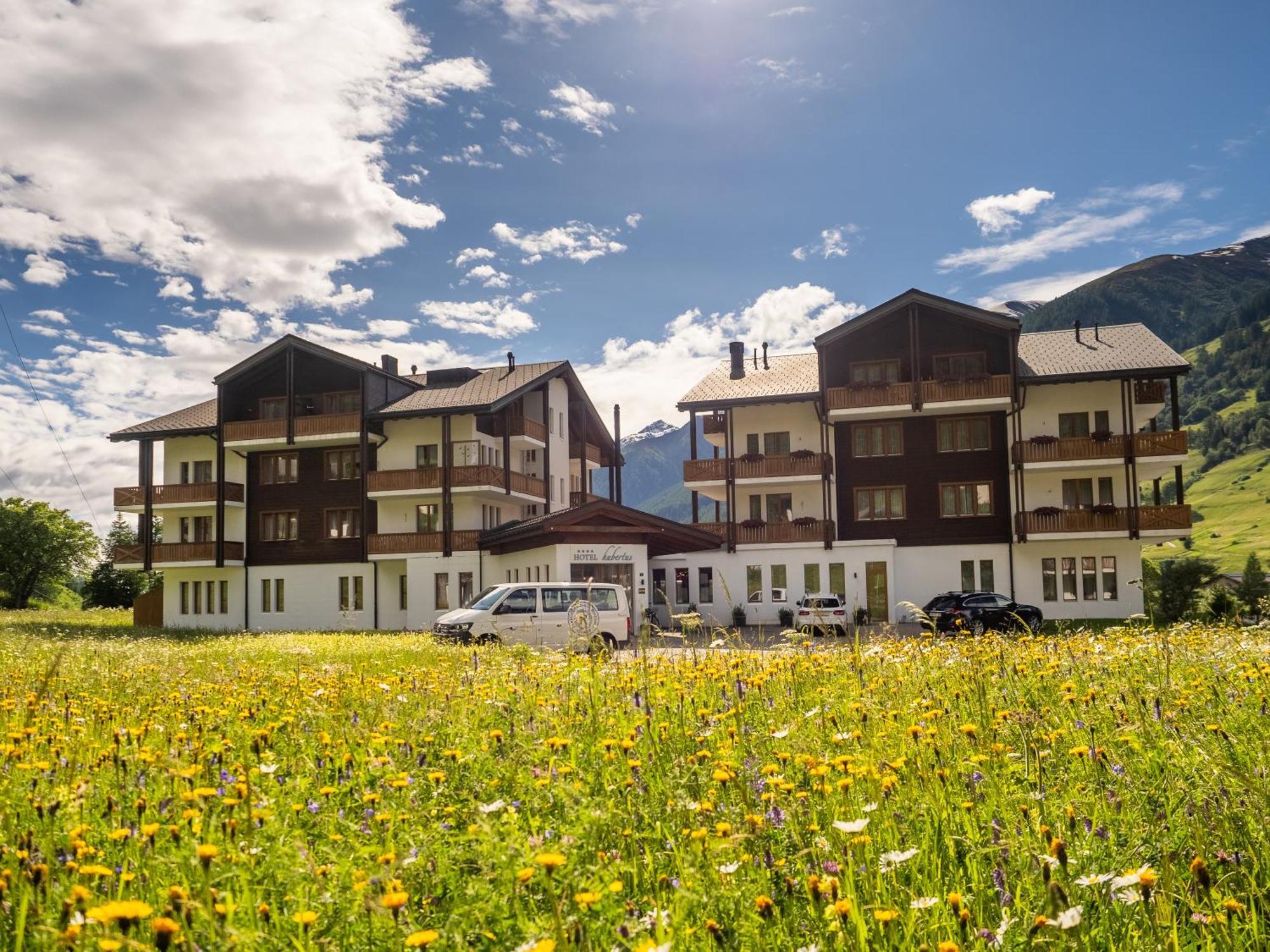Hotel Hubertus Obergesteln Buitenkant foto